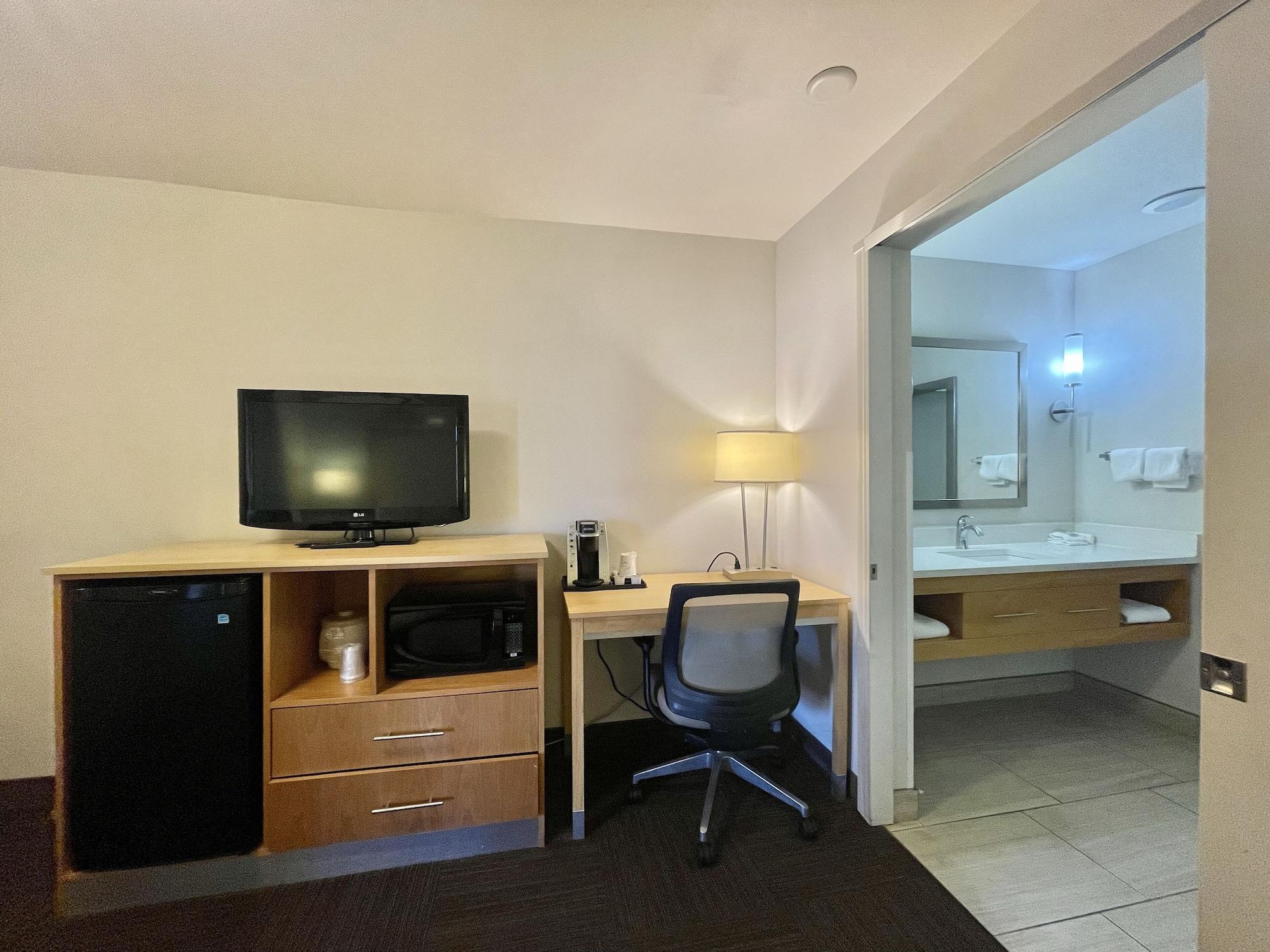 Red Roof Inn Plus & Suites Tampa Exterior foto