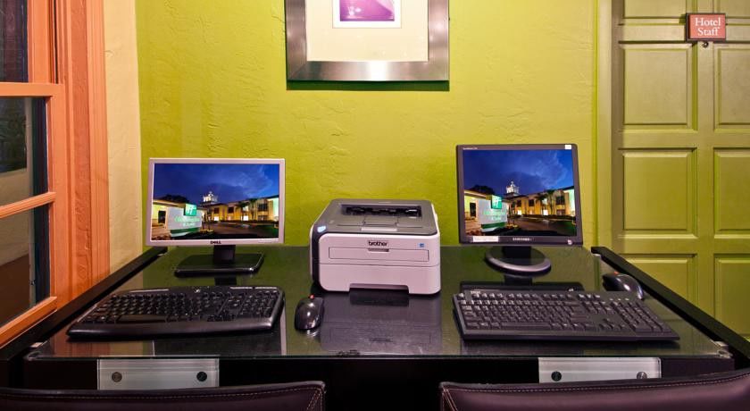 Red Roof Inn Plus & Suites Tampa Einrichtungen foto